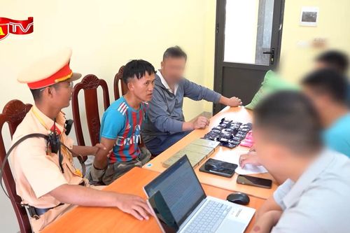 Tóm gọn đối tượng 9X 'ôm' 4 bánh heroin, 6.000 viên ma túy