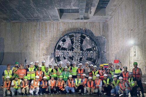Máy đào hầm metro Nhổn- Ga Hà Nội mang tên 'Táo bạo' vừa chạm ga Cát Linh