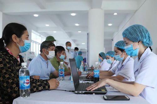 Chuyển từ 'chữa bệnh' sang 'bảo vệ, chăm sóc và nâng cao' sức khỏe toàn dân