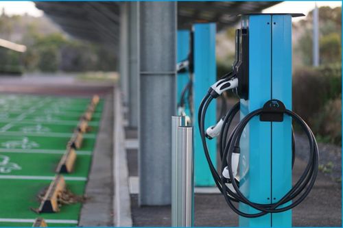 Thị trường xe điện toàn cầu tăng 15% trong tháng 8