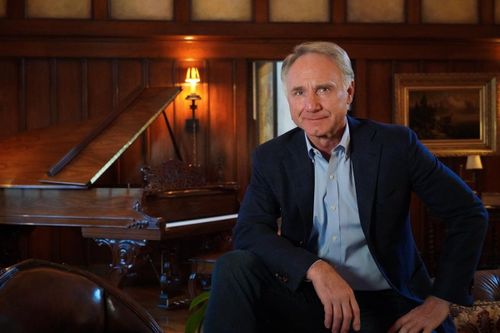Tiểu thuyết của Dan Brown vừa ra, Netflix đã có kế hoạch chuyển thể