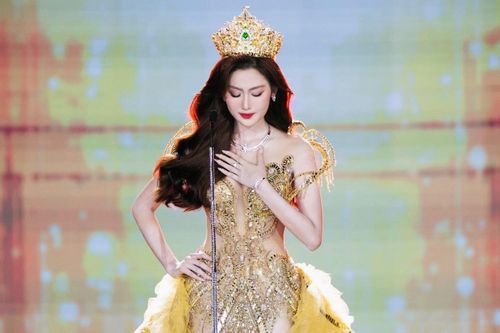 Hoa hậu Quế Anh mặc váy Nguyễn Minh Tuấn trao vương miện Miss Grand