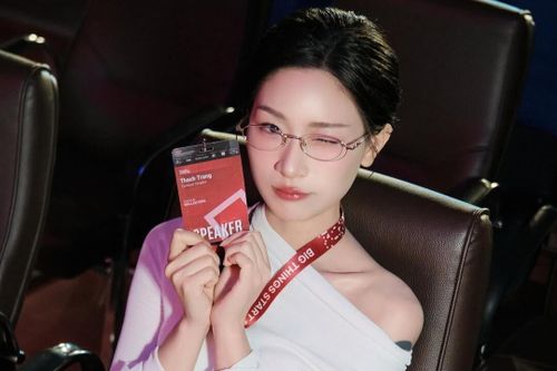 Ồn ào không hồi kết của 'nàng thơ YouTube'