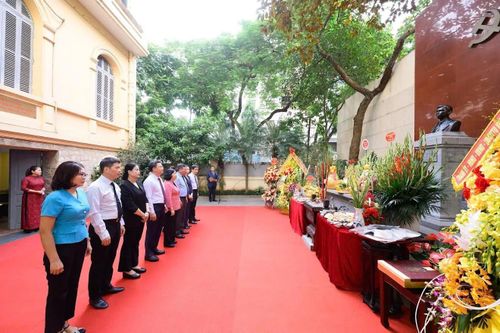 Lãnh đạo Thành phố Hà Nội dâng hương tưởng niệm đồng chí Trần Phú