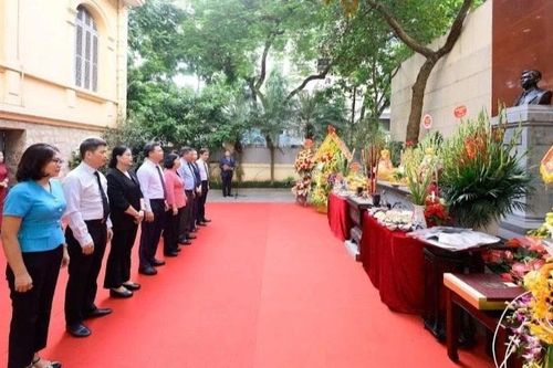 Lãnh đạo thành phố Hà Nội dâng hương tưởng niệm đồng chí Trần Phú
