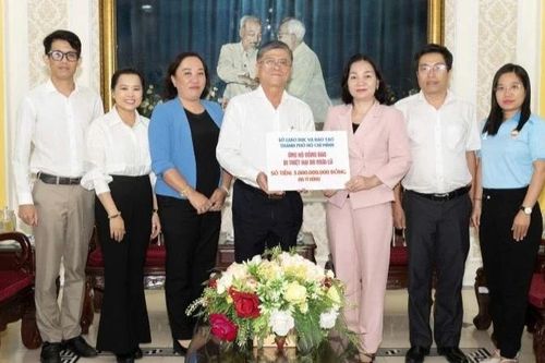 Ngành giáo dục Thành phố Hồ Chí Minh vận động 17 tỷ đồng ủng hộ đồng bào vùng bão lũ