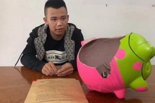 Vào tiệm tạp hóa trộm 'heo đất'