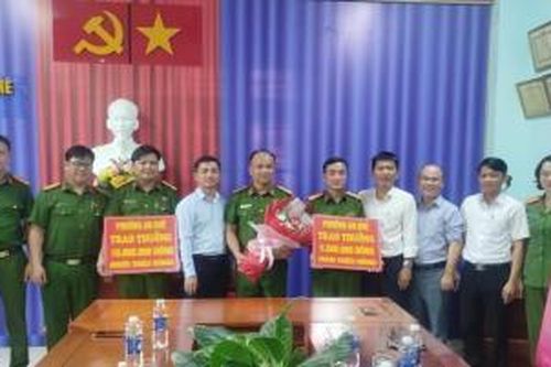 Khen thưởng thành tích phá án ma túy của Công an phường An Khê