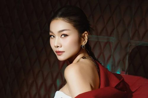 Thanh Hằng được khán giả khen ngợi hết lời vì sự tinh tế trong cách xử lý tình huống với các người mẫu trẻ