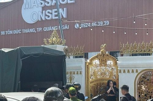 Cảnh sát phong tỏa quán massage - karaoke lớn nhất nhì Quảng Ngãi