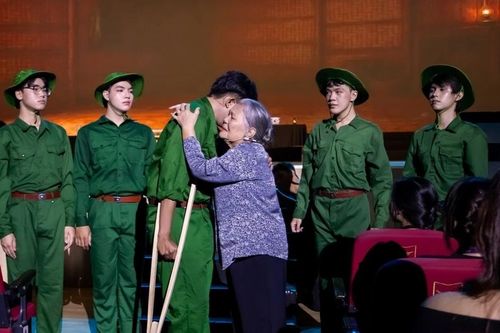 Văn học lịch sử trong giáo dục học sinh