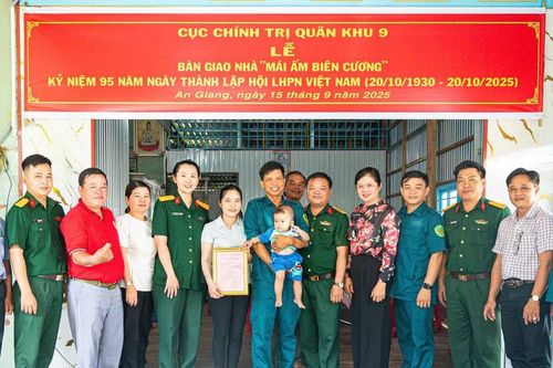 An Giang bàn giao nhà 'Mái ấm biên cương'