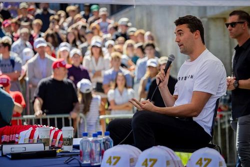 Xung quanh vụ ám sát Charlie Kirk rúng động nước Mỹ