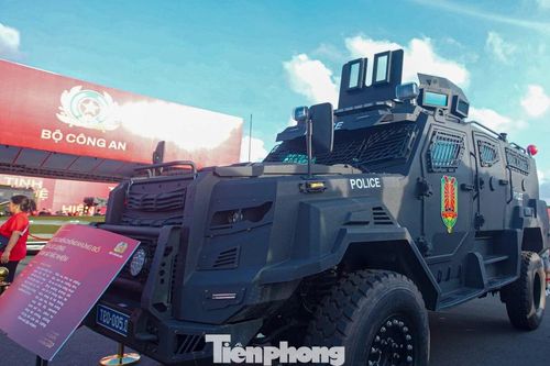 Ngắm dàn xe bọc thép, chống khủng bố của Bộ Công an tại triển lãm thành tựu đất nước