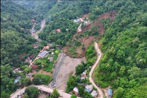 200 m3 đất đá vùi lấp quốc lộ 43 qua Sơn La, hơn 1.000 hộ dân bị chia cắt