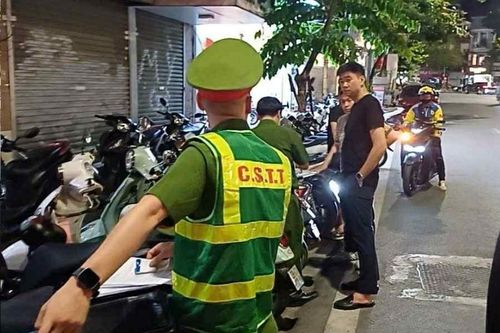 Xử phạt 10 bãi xe không phép tại khu vực phố cổ Hà Nội