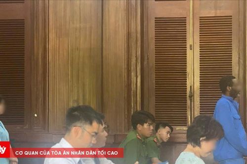 Trả lương thấp cho việc nặng nhọc, giám đốc hầu tòa