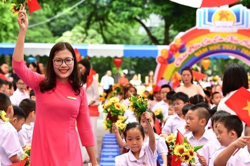 Hiệu trưởng ở Hà Nội than 'khó' khi xếp lịch học tối đa 7 tiết/ngày