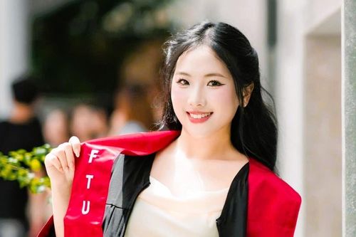 Thủ khoa xinh đẹp Đại học Ngoại thương với 3 môn đạt điểm 10 tuyệt đối