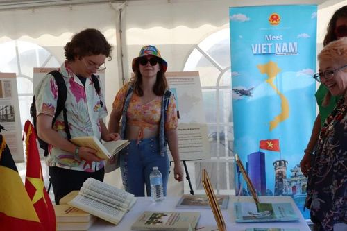 Bỉ: Gian hàng Việt Nam để lại dấu ấn đậm nét tại Lễ hội ManiFiesta 2025