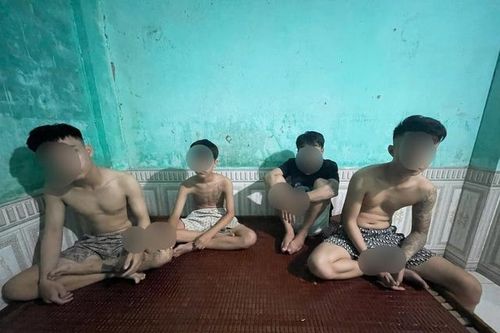 Bắt quả tang thiếu niên 15 tuổi cùng nhóm 'đàn anh' xăm trổ đang sử dụng ma túy