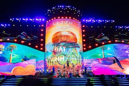 Hàng ngàn khán giả hòa trong không gian văn hóa nghệ thuật đỉnh cao cùng La Tiên Show – The Cội