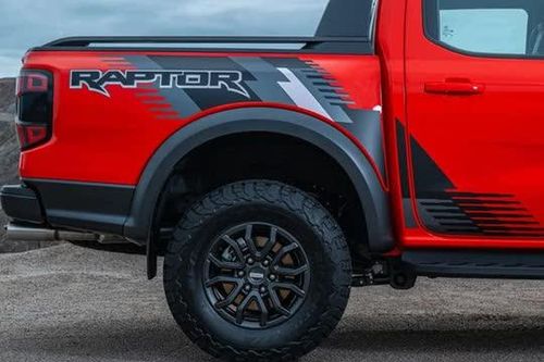 Ford Ranger Raptor V6 2026 ra mắt, giá hơn 1,6 tỷ đồng