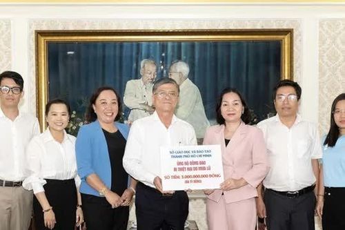 Hơn 17 tỷ đồng từ phong trào 'không hoa khai giảng' gửi tới đồng bào vùng bão lũ