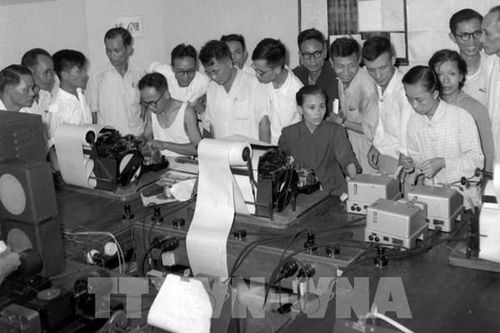 80 năm Thông tấn xã Việt Nam: Những chuyện tình vượt gian khó