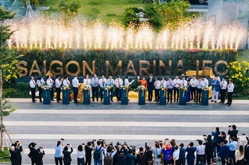 Việt Nam: Tăng tốc cho mô hình 'một trung tâm, hai điểm đến'