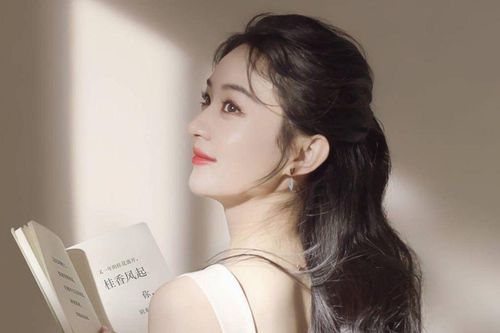 Triệu Lệ Dĩnh khoe lưng trần gợi cảm