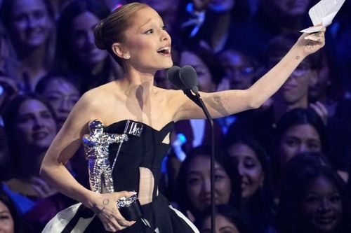 Ariana Grande bức xúc