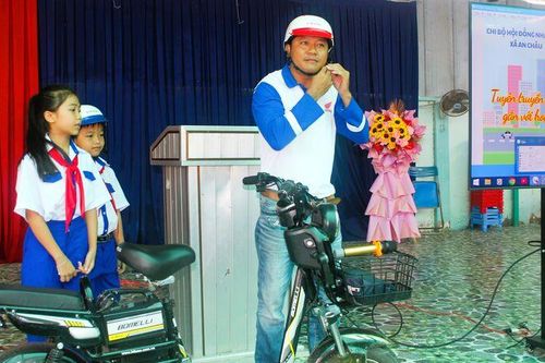 Tuyên truyền pháp luật về trật tự, an toàn giao thông tại Trường Trung học cơ sở An Châu