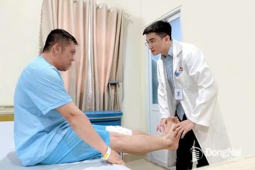Nam bệnh nhân bị chấn thương thể thao nguy hiểm