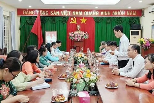 Sinh hoạt về công tác tuyên truyền chào mừng Đại hội Đảng và đại hội MTTQ các cấp, nhiệm kỳ 2025-2030