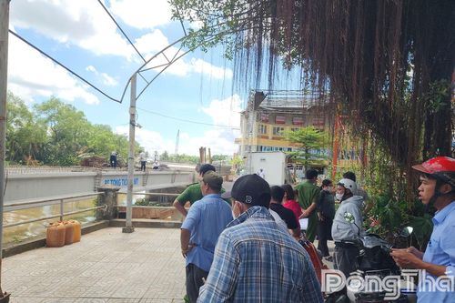 Khẩn trương xác định danh tính nạn nhân tử vong dưới sông Bảo Định