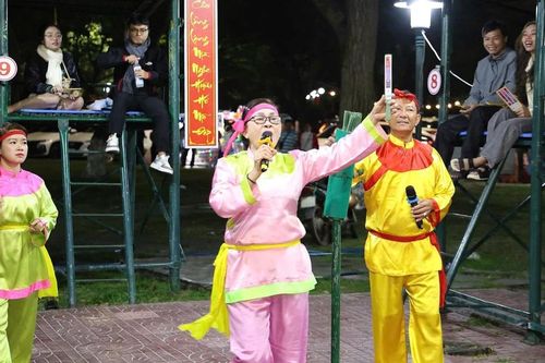 Gia đình thắp lửa bài chòi, nối dài mạch nguồn di sản