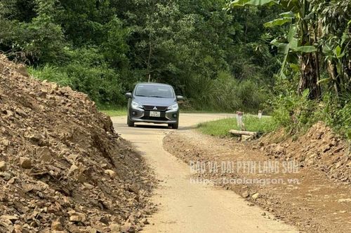 Cần khắc phục sạt lở đường 243