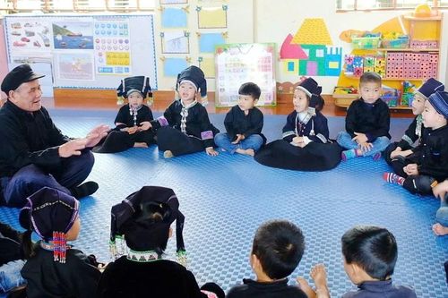 Đảng viên lão thành 'giữ hồn' dân ca Nùng Dín