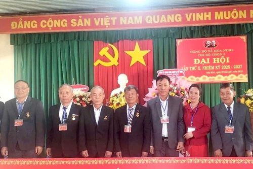 Bí thư chi bộ gương mẫu, hết lòng vì người dân