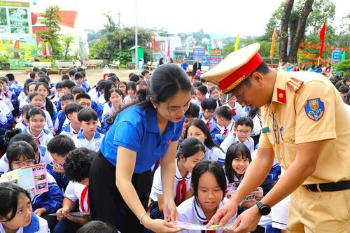 Lâm Đồng đẩy mạnh tuyên truyền Luật Giao thông cho học sinh