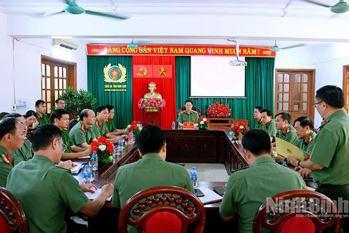 Công an tỉnh Ninh Bình khen thưởng các tập thể có thành tích xuất sắc trong đấu tranh phòng, chống tội phạm
