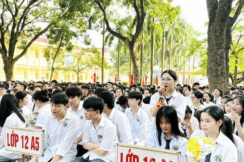 Viện KSND khu vực 9 phối hợp tuyên truyền pháp luật tại Trường THPT Vĩnh Yên