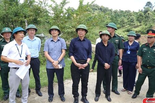 Đồng chí Bí thư Tỉnh ủy kiểm tra công tác chuẩn bị đầu tư xây dựng trường học tại các xã biên giới