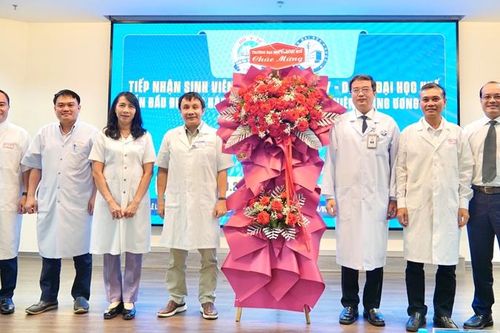 Bệnh viện Trung ương Huế đón 1.200 sinh viên y khoa đến thực hành lâm sàng