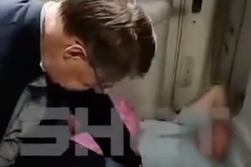 Bộ trưởng Bộ Y tế Nga cấp cứu một hành khách trên chuyến bay tới công tác tại Việt Nam