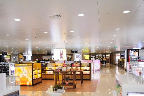 Đề xuất bỏ giấy phép nhập khẩu thuốc lá kinh doanh miễn thuế