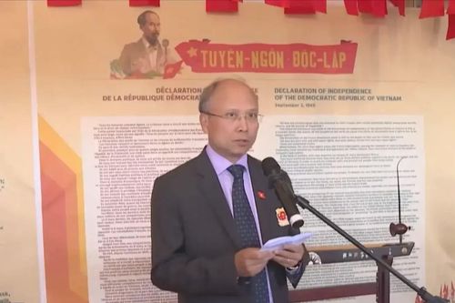 Báo Nhân Dân khai mạc gian hàng tại Pháp