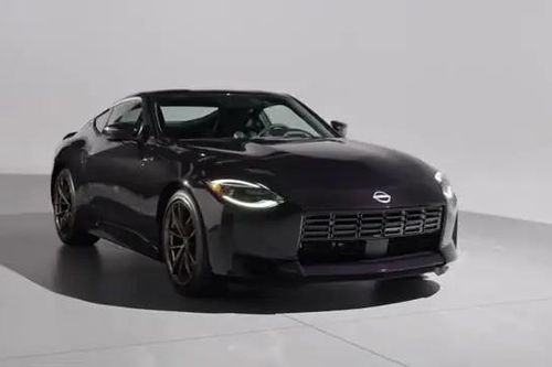 Nissan Z Heritage Edition 2026 có giá hơn 1,4 tỷ đồng