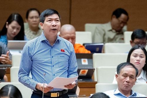 Nguyên Giám đốc Sở Giáo dục và Đào tạo Thanh Hóa bị khởi tố, tạm giam với cáo buộc 'Giả mạo trong công tác'
